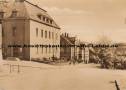 Ansichtskarte: Oelsnitz / Erzgeb. - Postamt in der Bahnhofstra�e - Kreis Stollberg - Bezirk Karl-Marx-Stadt - Erzgebirgsbecken - DDR Albert Schweitzer 1965 nach Tabarz / Th�ringen - Erzgebirgskreis - Sachsen  ...